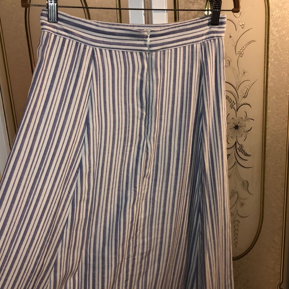 Two piece set.medium skirt small top. Never worn - Picture 5 of 7